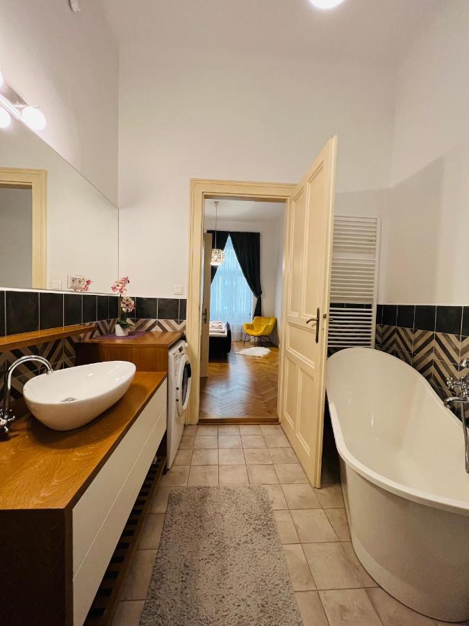 Beautiful Condo At The Old Town บราติสลาวา ภายนอก รูปภาพ
